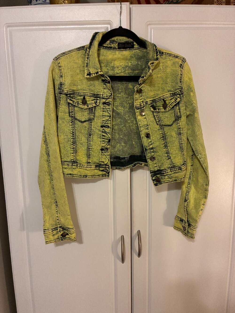NWOT Roma Studio Distressed Neon Yellow Cropped Jean Jacket (M)